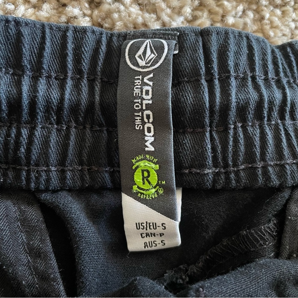 Volcom Frickin Elastic Waist Shorts Mens S Black Chino Drawstring Pockets Skater - Picture 2 of 12
